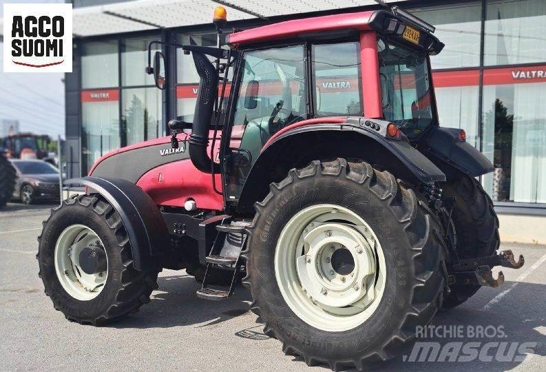 Valtra T151 A الجرارات