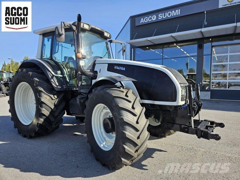 Valtra T151 EH الجرارات