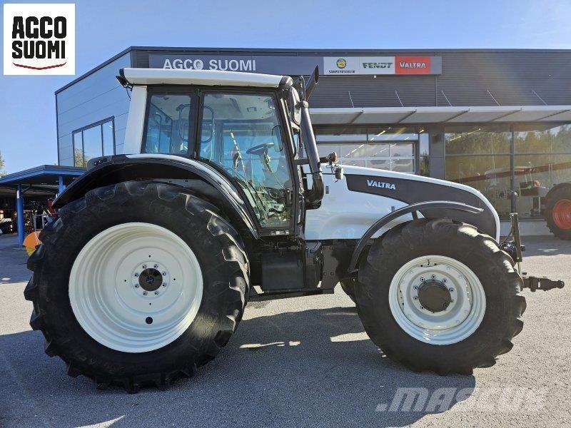 Valtra T151 EH الجرارات