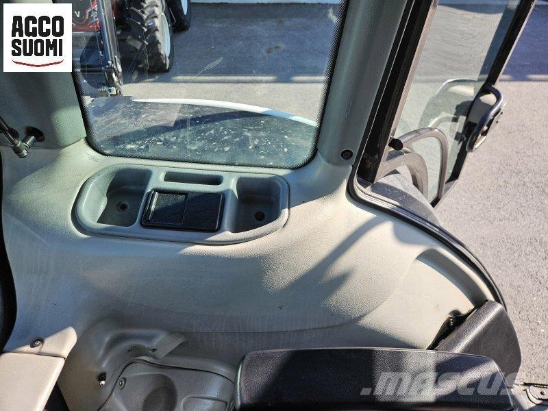 Valtra T151 EH الجرارات