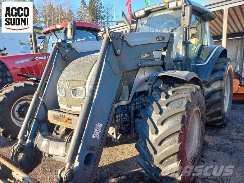 Valtra T151 HT الجرارات