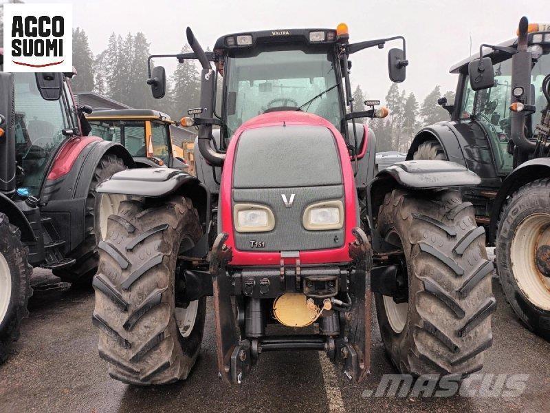 Valtra T151 HT + الجرارات