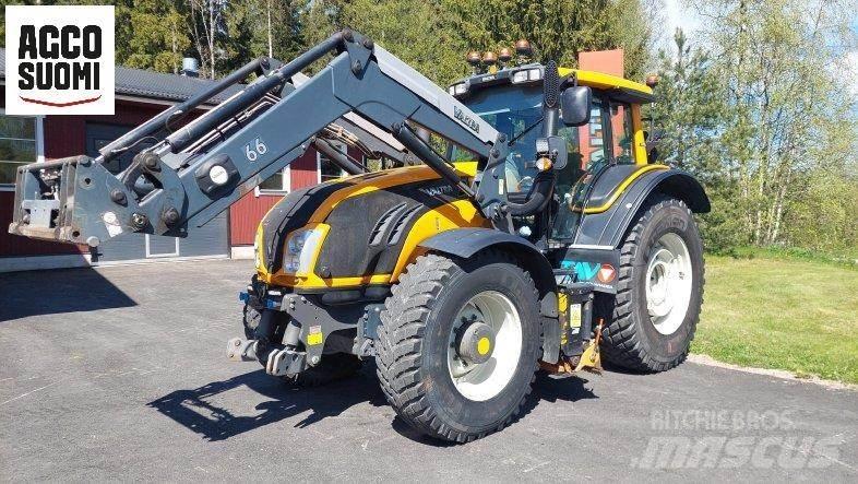 Valtra T153 H الجرارات