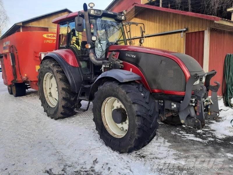 Valtra T170 الجرارات