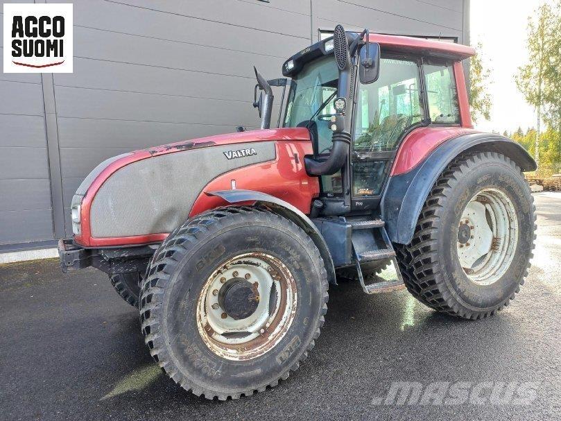 Valtra T170 الجرارات