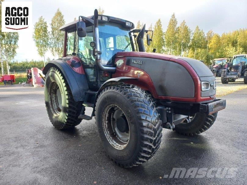 Valtra T170 الجرارات