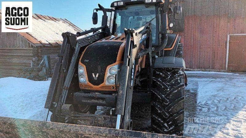 Valtra T173 H الجرارات
