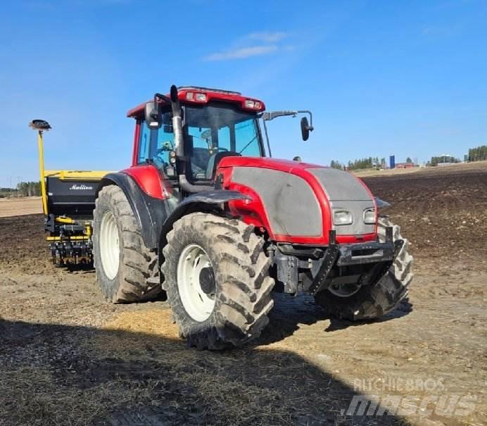 Valtra T180 الجرارات