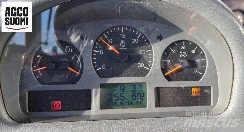 Valtra T180 الجرارات