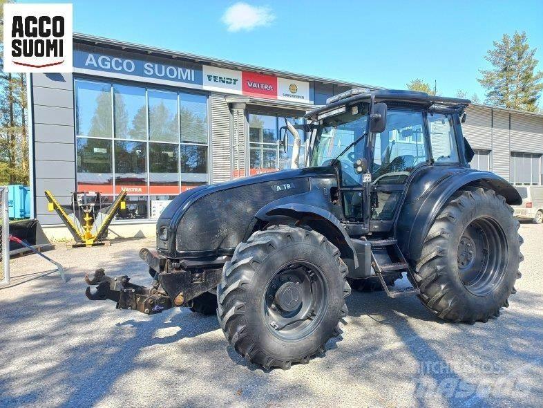 Valtra T190 الجرارات