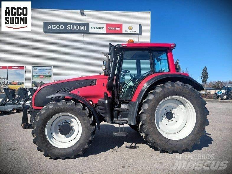 Valtra T202D الجرارات