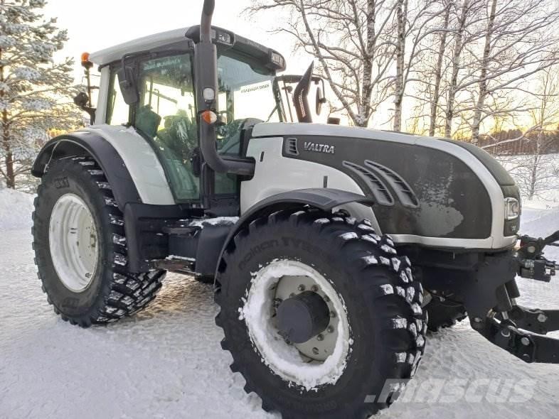 Valtra T202V الجرارات