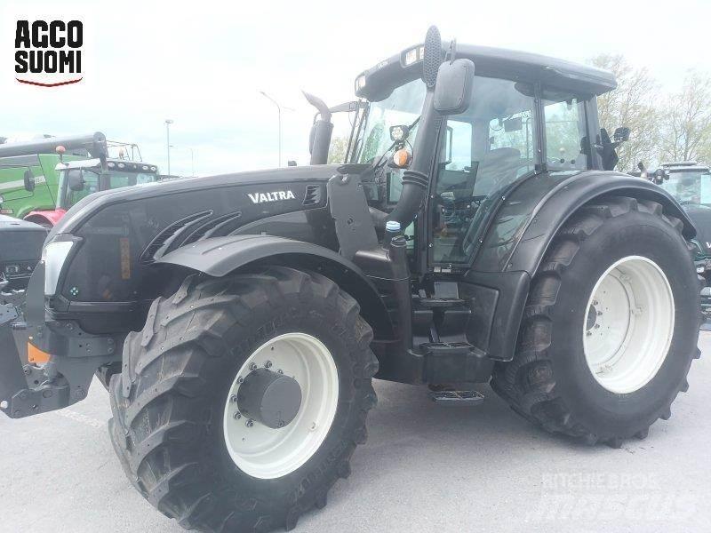 Valtra T213 VERSU الجرارات