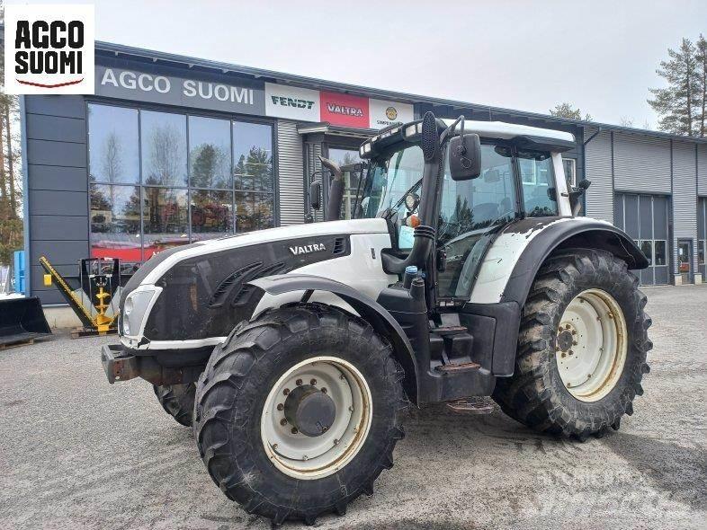 Valtra T213 VERSU الجرارات