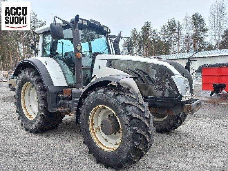 Valtra T213 VERSU الجرارات