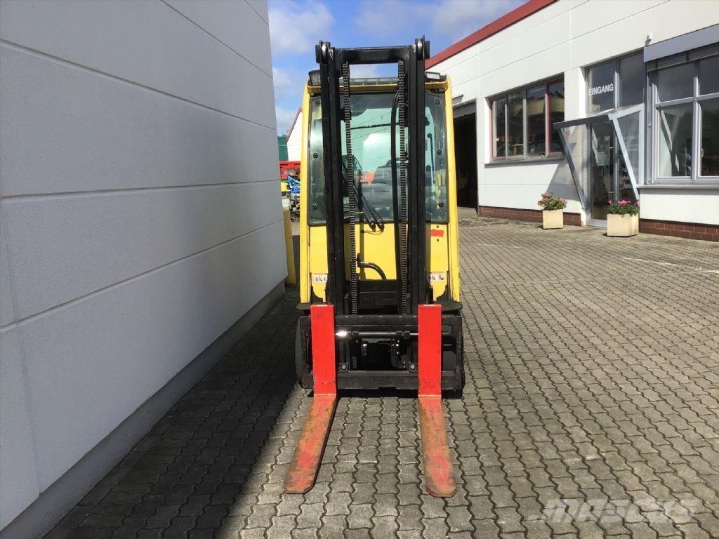 Hyster J 3.0 XN شاحنات ذات رافعات شوكية تعمل بالكهرباء