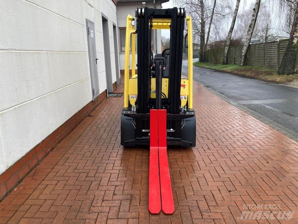 Hyster J 3.0 XN شاحنات ذات رافعات شوكية تعمل بالكهرباء