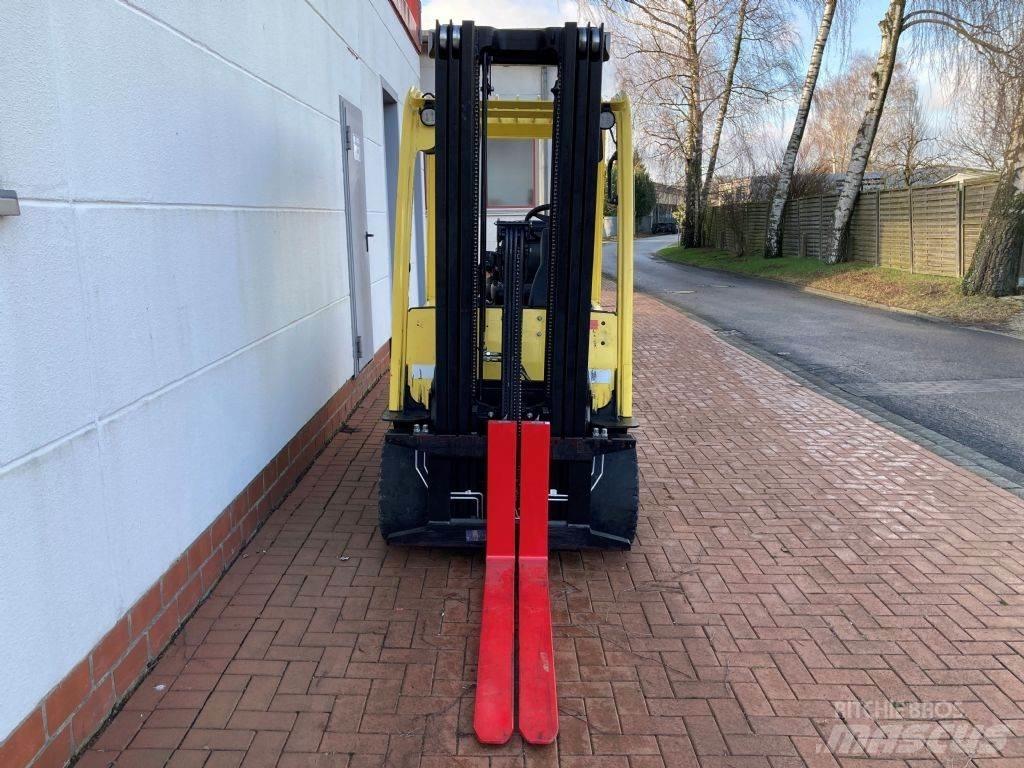 Hyster J 3.0 XN شاحنات ذات رافعات شوكية تعمل بالكهرباء