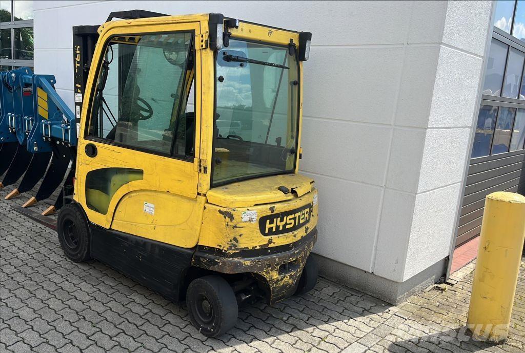 Hyster J 3.0 XN شاحنات ذات رافعات شوكية تعمل بالكهرباء