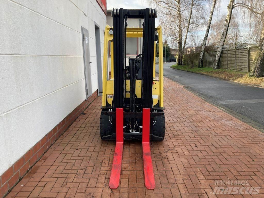 Hyster J 3.0 XN شاحنات ذات رافعات شوكية تعمل بالكهرباء