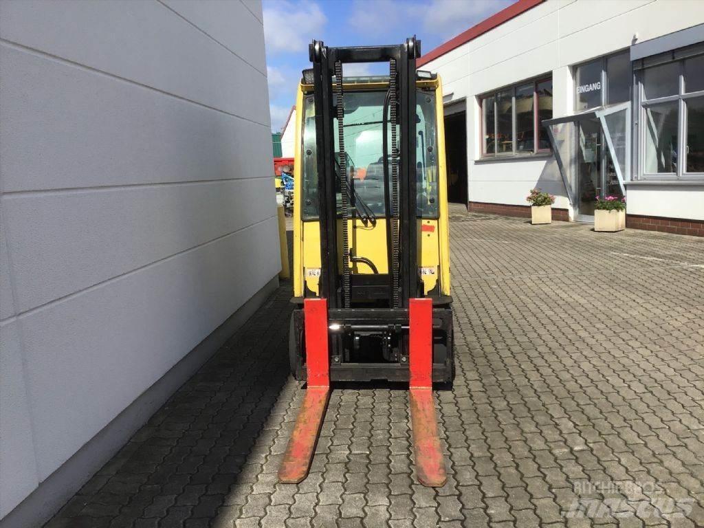 Hyster J 3.0 XN شاحنات ذات رافعات شوكية تعمل بالكهرباء