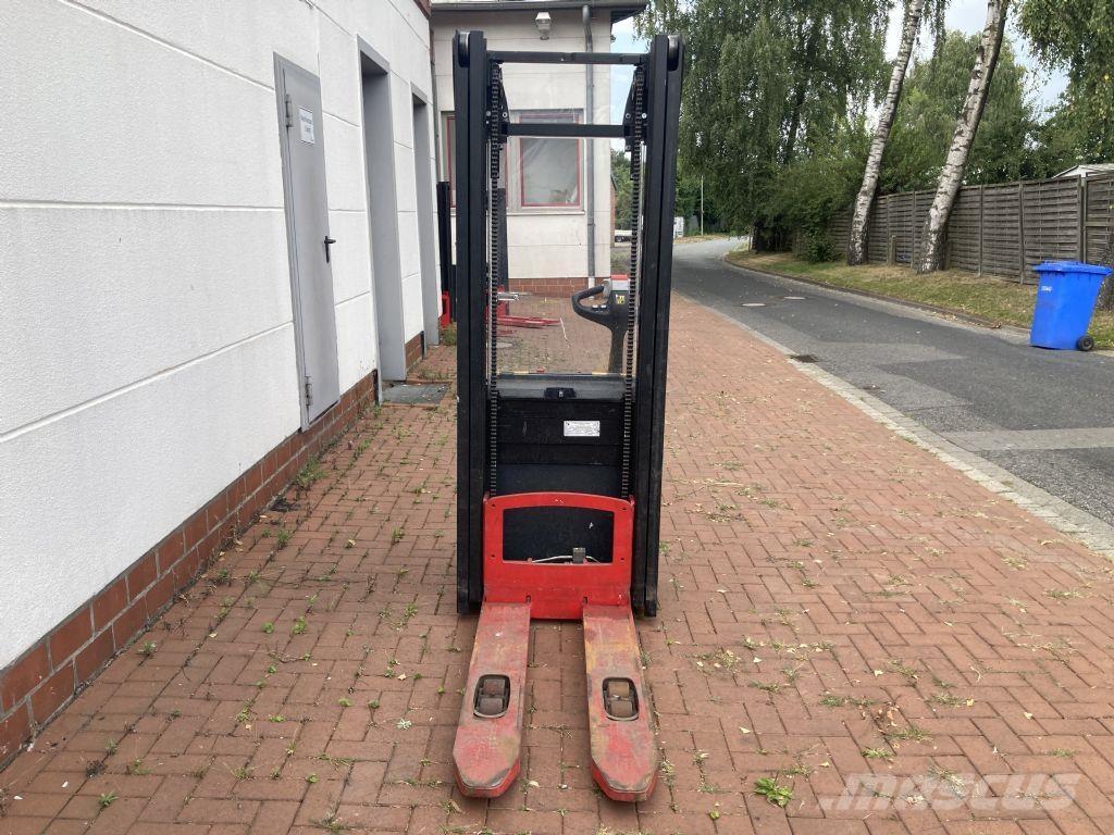 Hyster S 1.0 معدات التكديس الجوالة