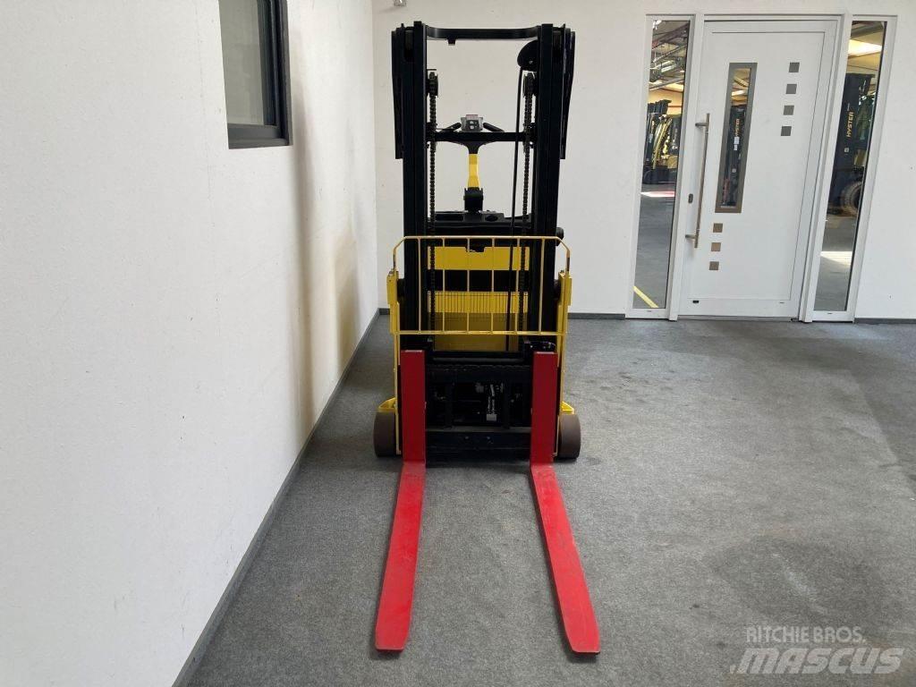 Hyster S 1.0 C معدات التكديس الجوالة