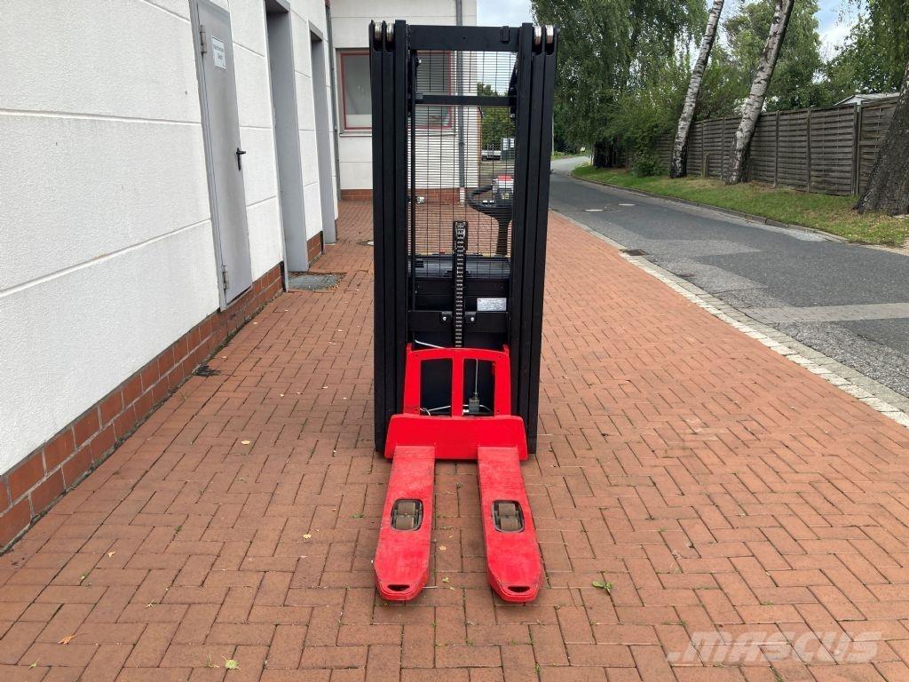 Hyster S 1.4 معدات التكديس الجوالة