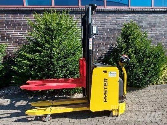 Hyster S 1.4 IL معدات التكديس الجوالة