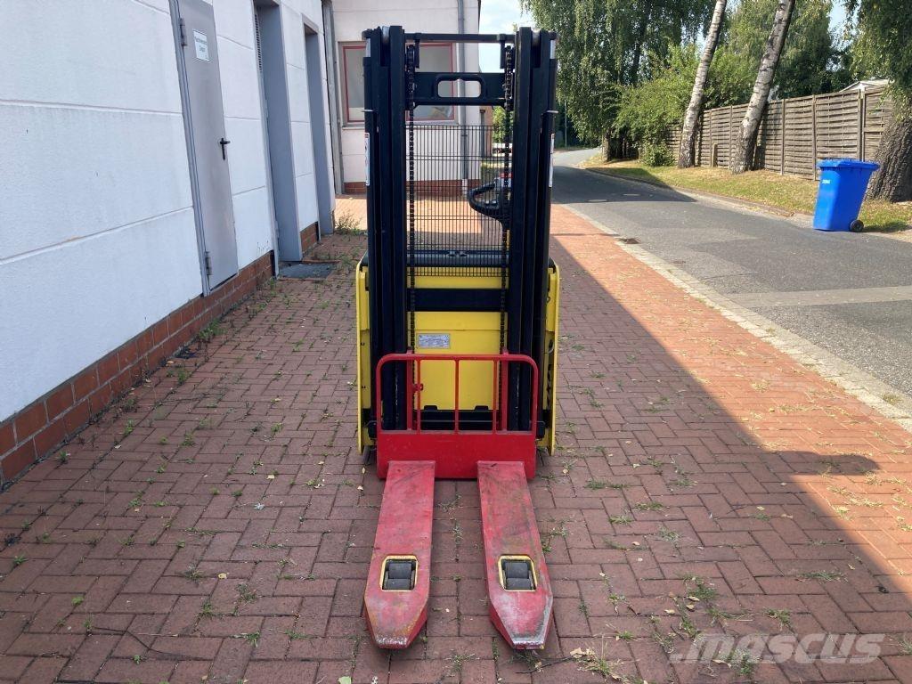 Hyster S 1.4 IL معدات التكديس الجوالة