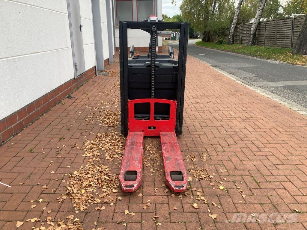 Hyster S 2.0SD معدات التكديس الجوالة