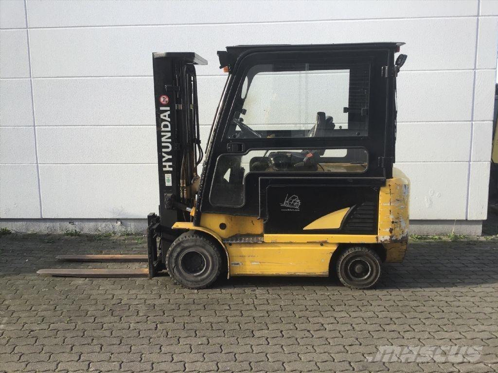 Hyundai 32B-7 شاحنات ذات رافعات شوكية تعمل بالكهرباء