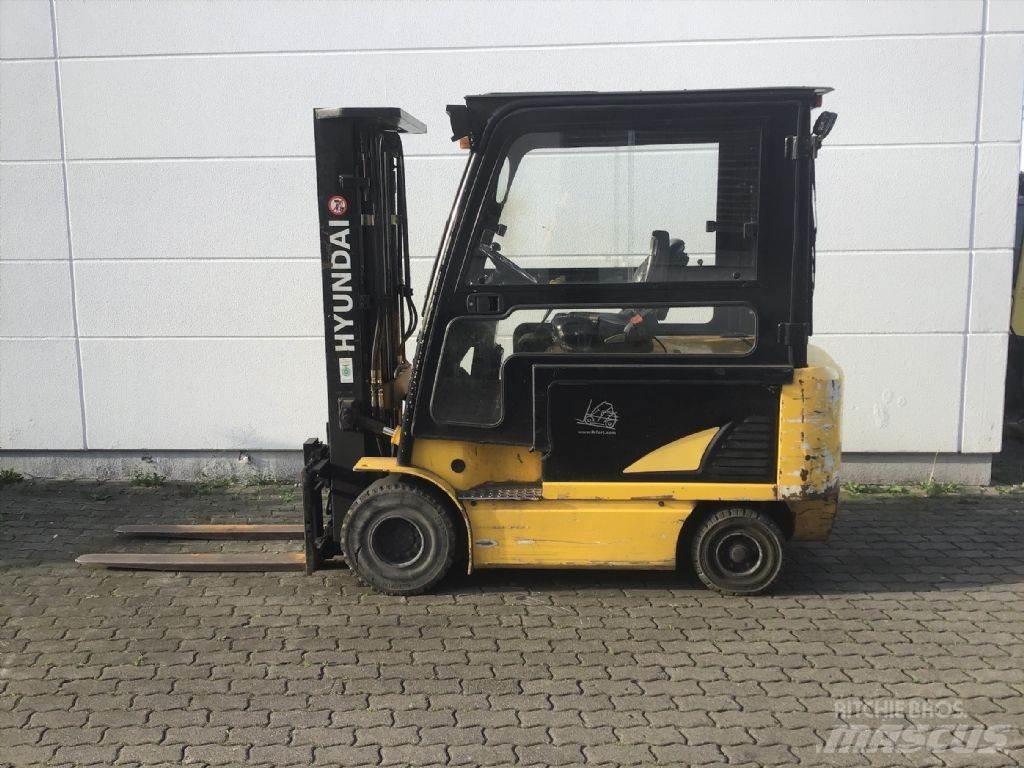 Hyundai 32B-7 شاحنات ذات رافعات شوكية تعمل بالكهرباء
