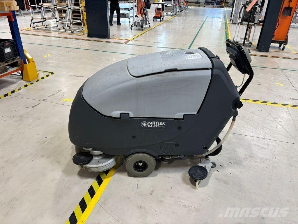 Nilfisk BA 651 كناسات