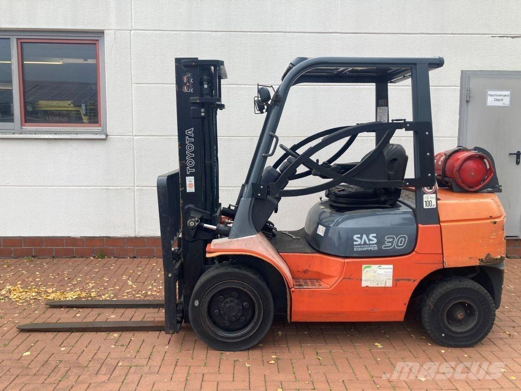 Toyota 02-7FGF30 شاحنات LPG