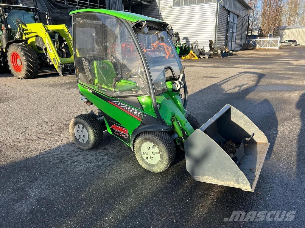 Avant 225 لوادر متعددة الأغراض