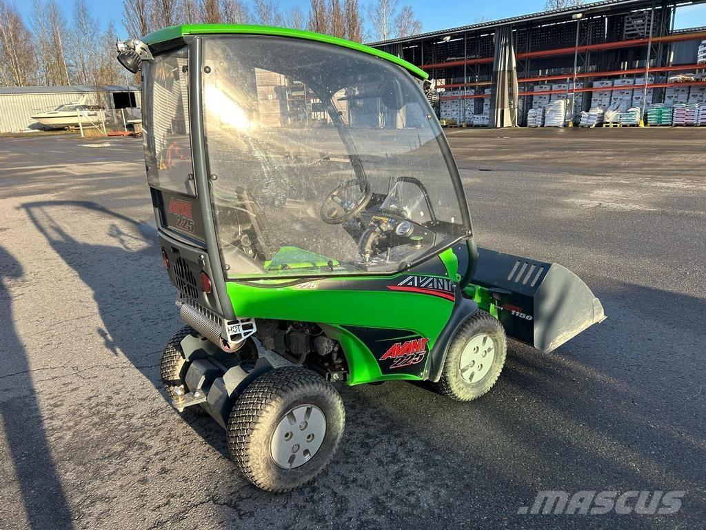 Avant 225 لوادر متعددة الأغراض