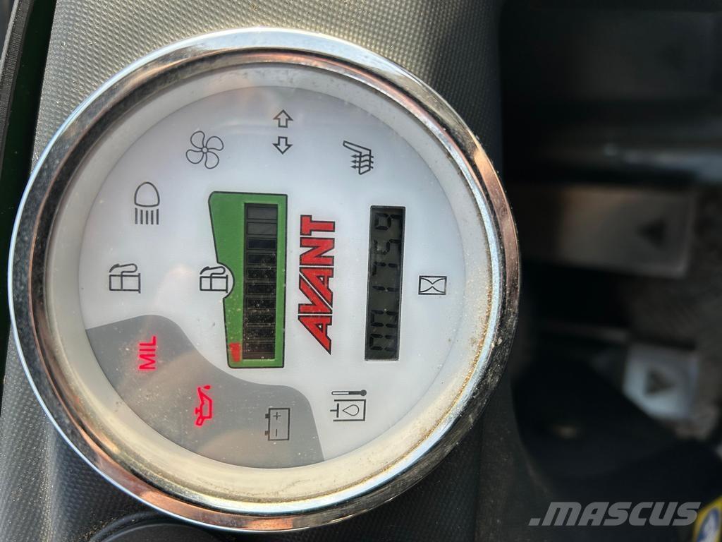 Avant 225 لوادر متعددة الأغراض