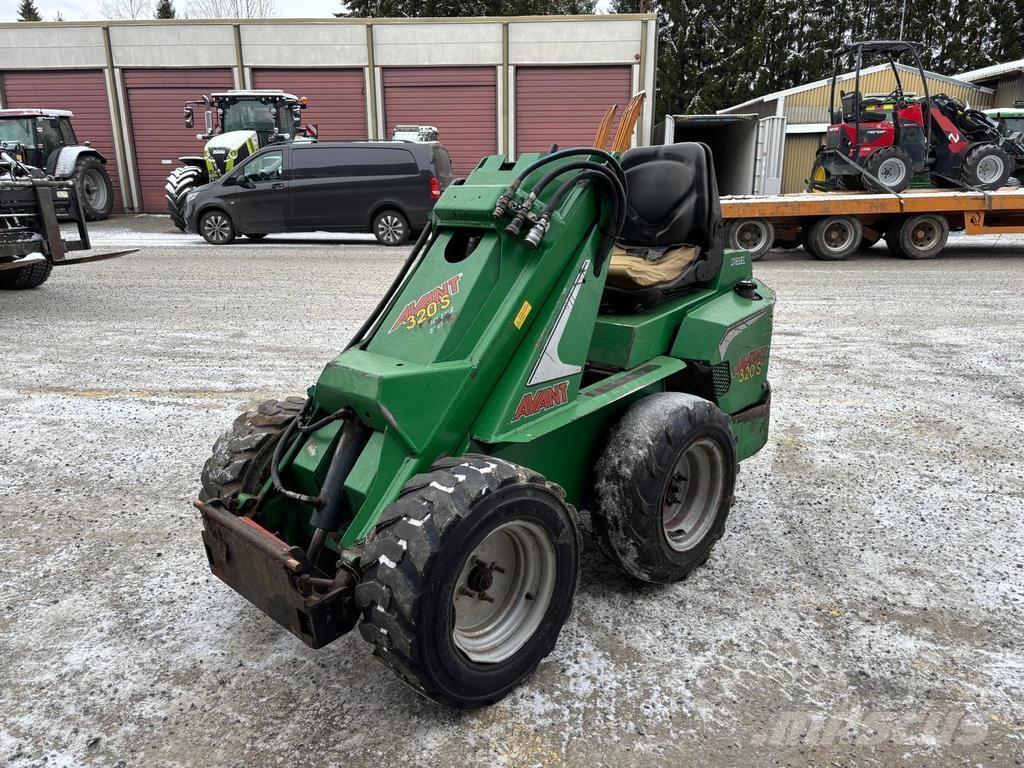 Avant 320 لوادر متعددة الأغراض