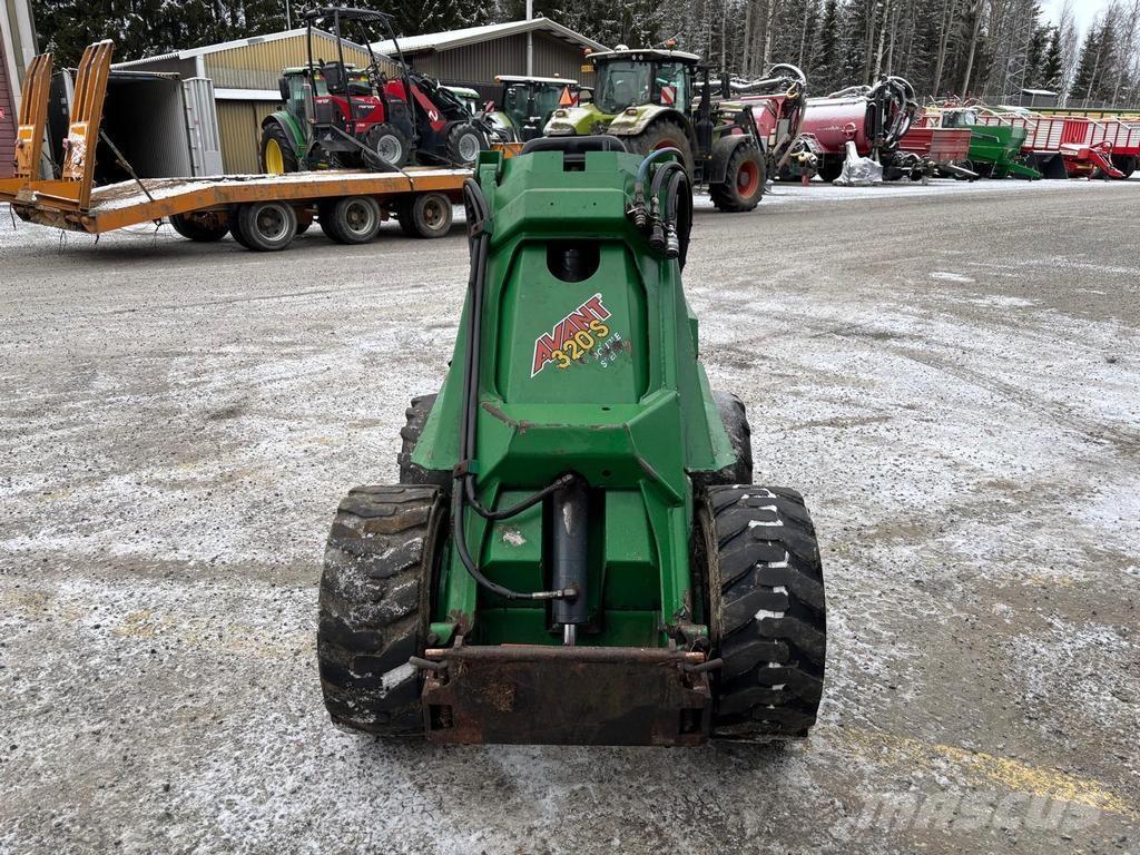 Avant 320 لوادر متعددة الأغراض