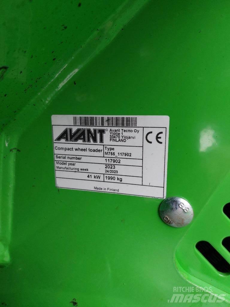 Avant 755 لوادر متعددة الأغراض