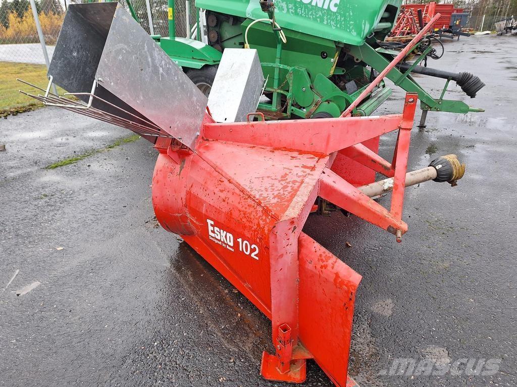 Esko 102 قاذفات الجليد