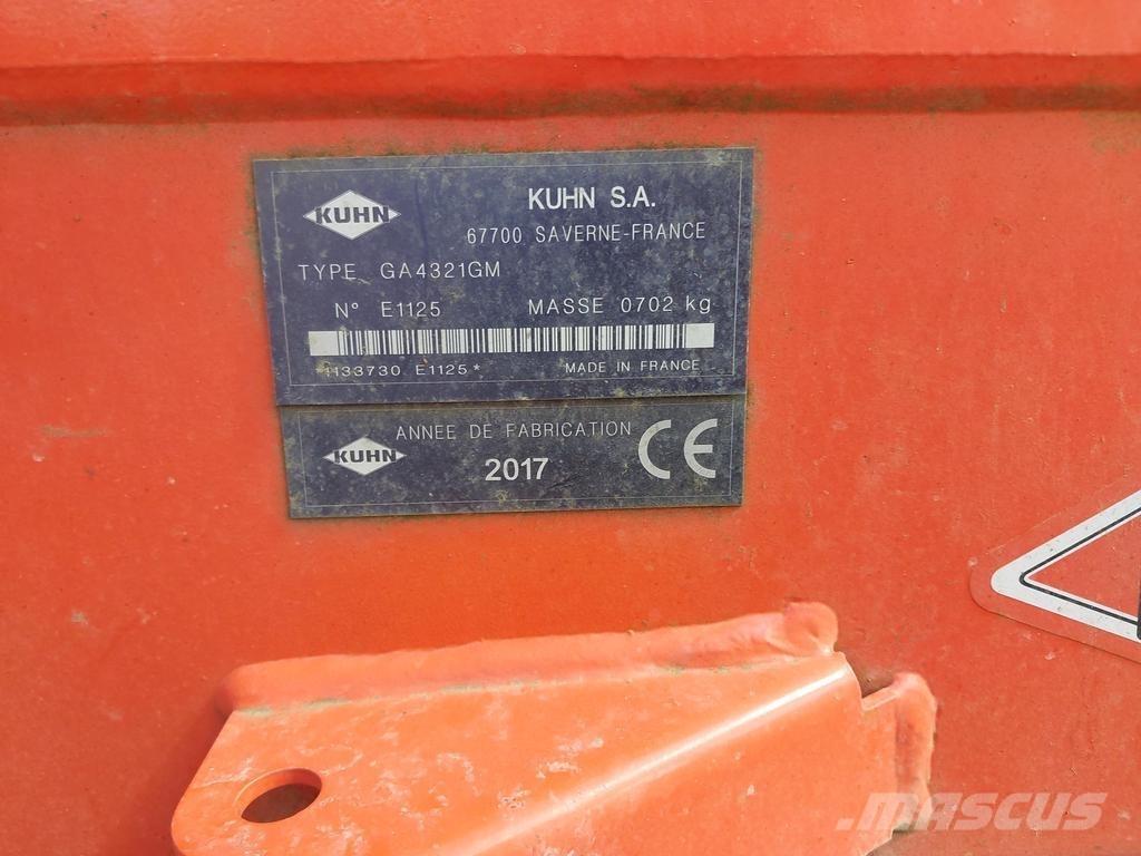Kuhn 4321 مكابس وميبسات التبن