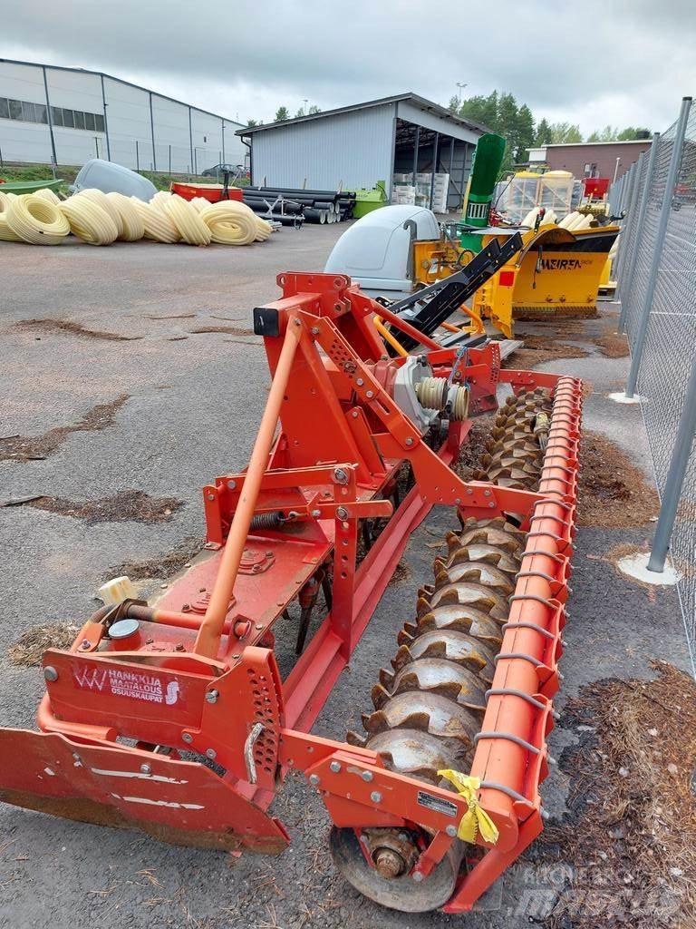 Lely 3500 الكاسحات وقلابات التربة ذات المحركات