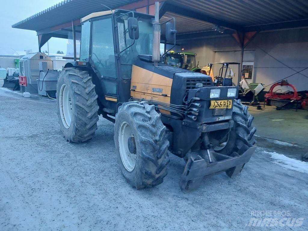 Valmet 665 الجرارات
