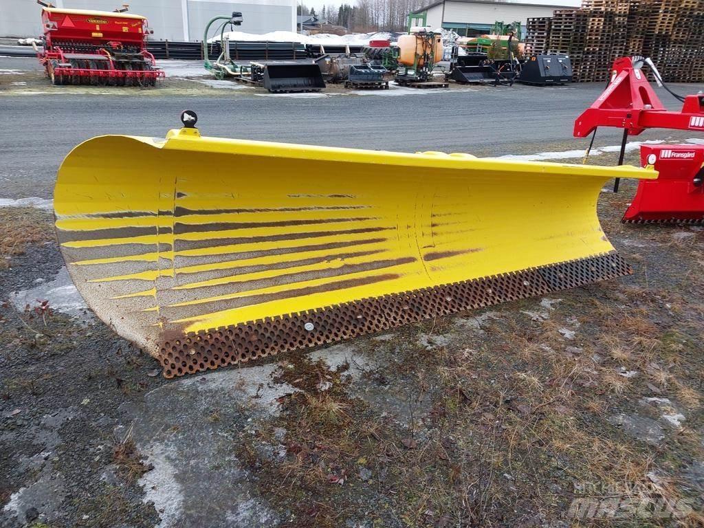 Vama 3200 Snow blades and plows