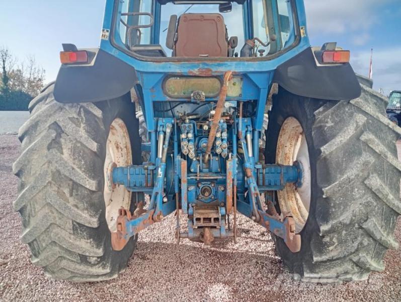 Ford 8210 الجرارات