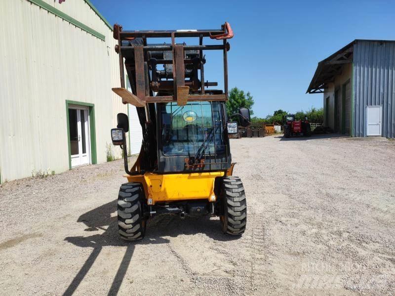 JCB 520-40 مناولات متداخلة
