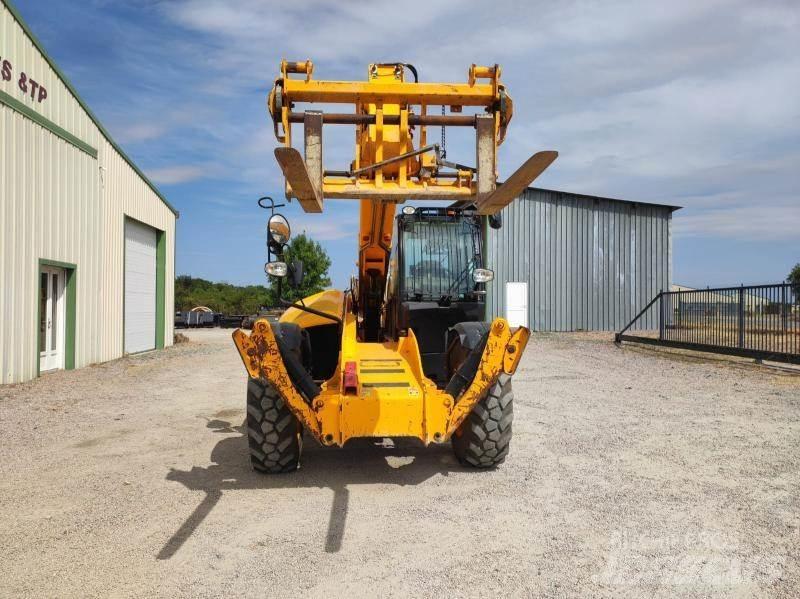 JCB 540-140 مناولات متداخلة