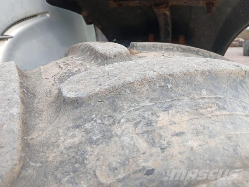 Valtra N122 الجرارات